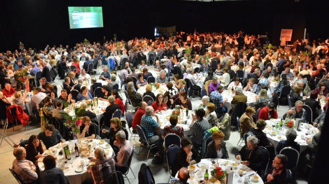 Photo d'un plan en hauteur de la soirée célébration du trente avril pour le trentième anniversaire de La Coop Unicoop.