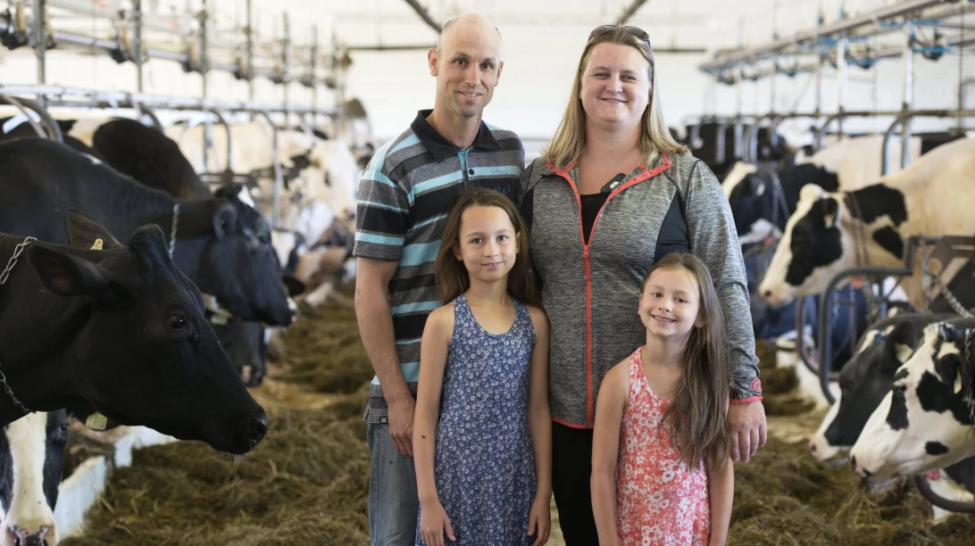 Dominique Bard, Amélie Tremblay et leur famille.