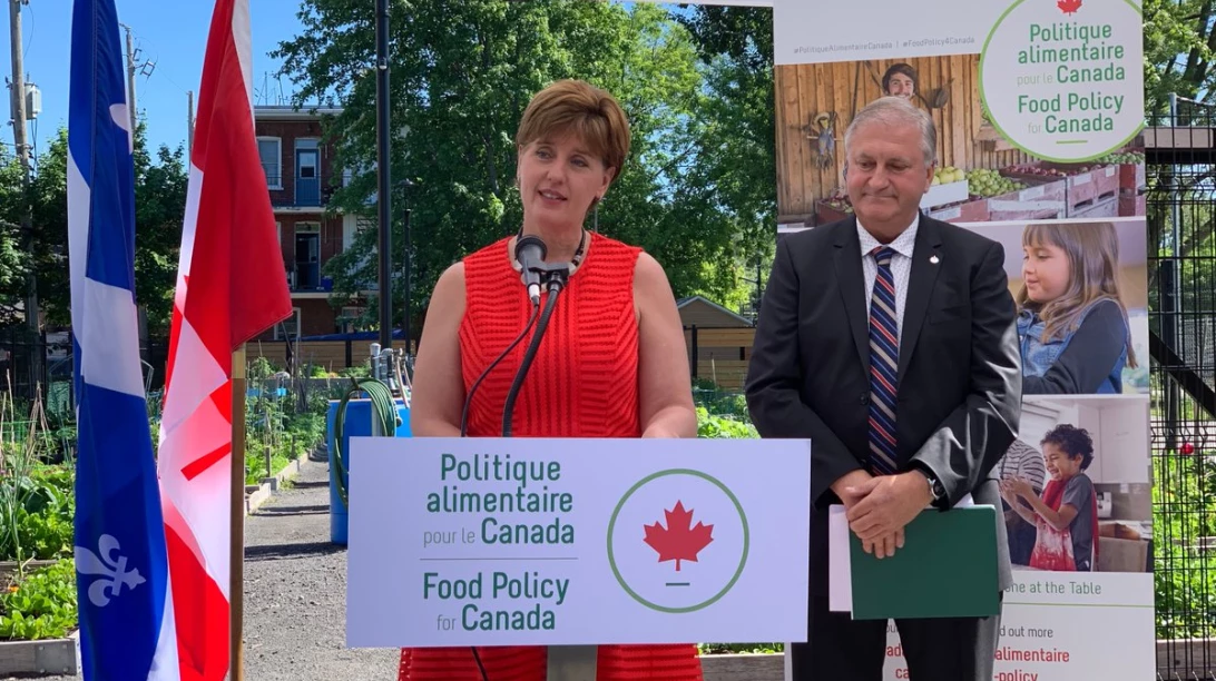 Marie-Claude Bibeau annonçant la toute première politique alimentaire fédérale du Canada.