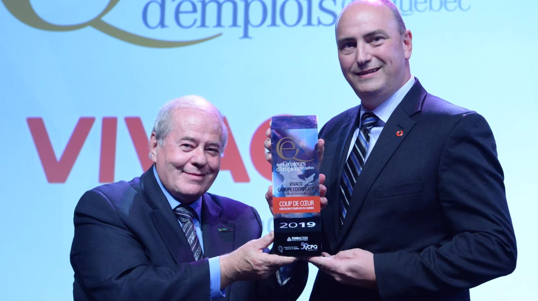Administration de VIVACO groupe coopératif avec le Prix Coup de cœur Créateurs d’emplois pour la région du Centre-du-Québec.