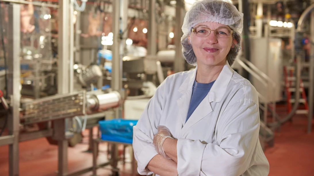 Employée d'une usine Olymel.