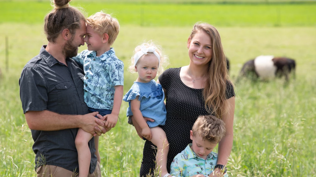 Ferme Brovin : Caroline, Vincent et leurs enfants.