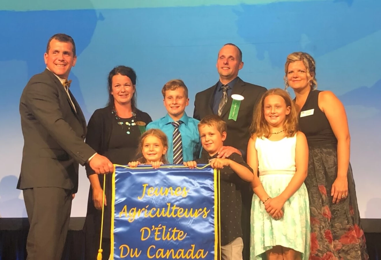 Les propriétaires de la Ferme Régika, Simon Michaud et Mylène Bourque, ont remporté les grands honneurs au concours des Jeunes agriculteurs d’Élite du Canada