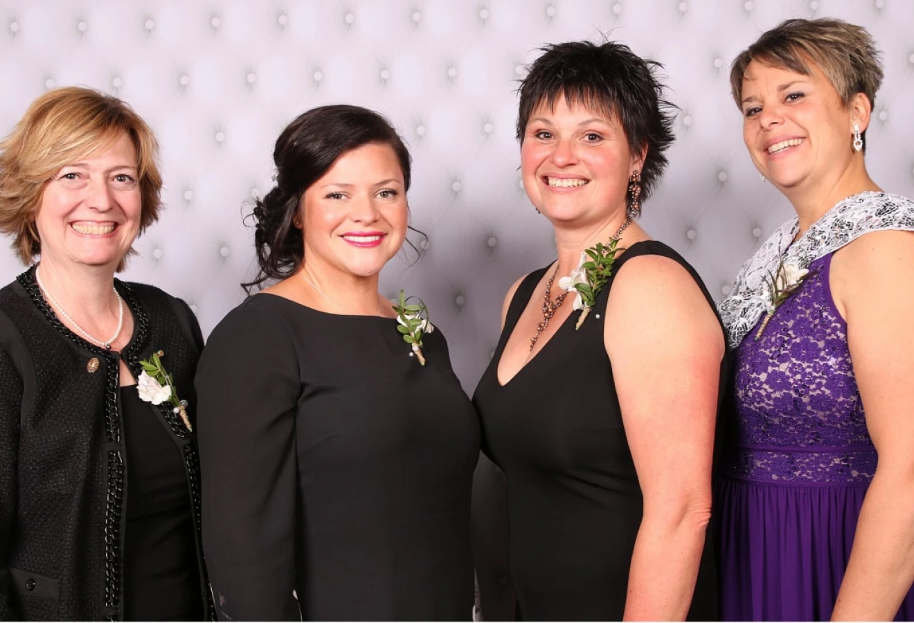 Martine Bourgeois, Agricultrice de l’année de la Montérégie Est, Émilie Gaudreault, Jeune agricultrice du Saguenay-Lac-St-Jean, Sylvie Lacoste, Agricultrice de passion du Bas-St-Laurent et Catherine Lefebvre, Agricultrice entrepreneure de la Montégérie Ouest.