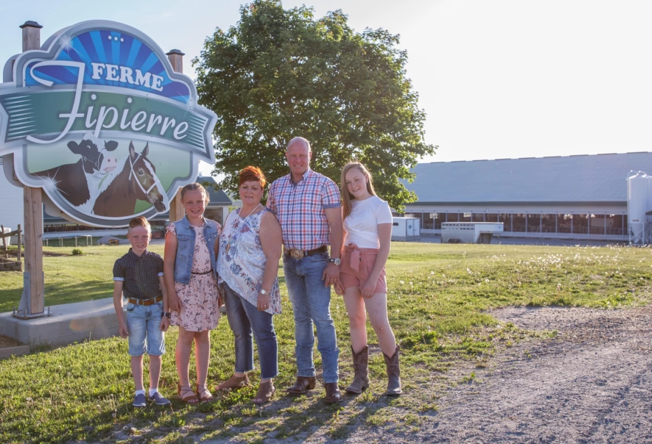 Rémy, Élisabeth, Claudia, Françis et Victoria de la Ferme Fipierre
