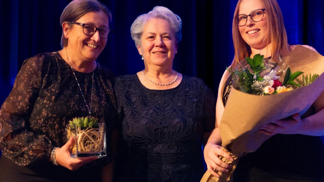 Véronique Guizier, présidente des Agricultrices du Québec, Céline Bélanger, lauréat Prix Hommage, Sabrinal Habel, présidente sortante des Agricultrices du Centre-du-Québec