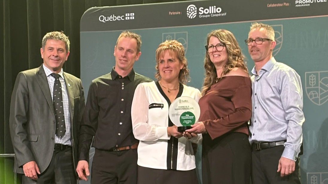 Ferme M.B. Marronniers reçoit son prix Sollio Groupe Coopératif à l'agroenvironnement