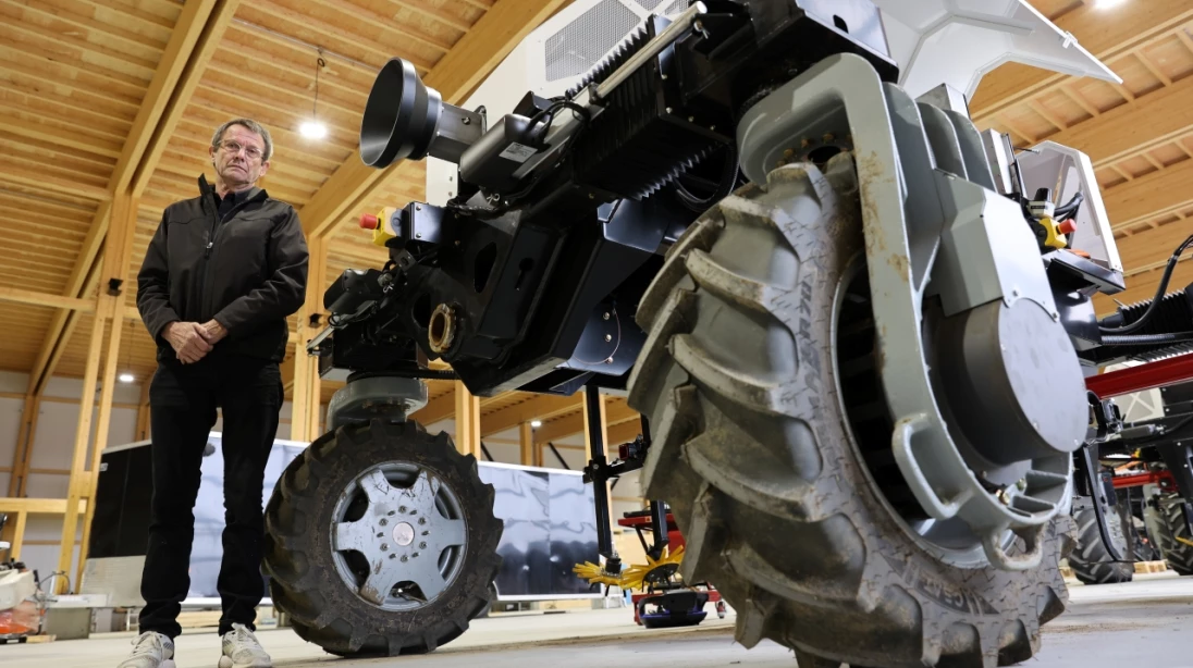 Jean-Marc Pittet et son robot Erion