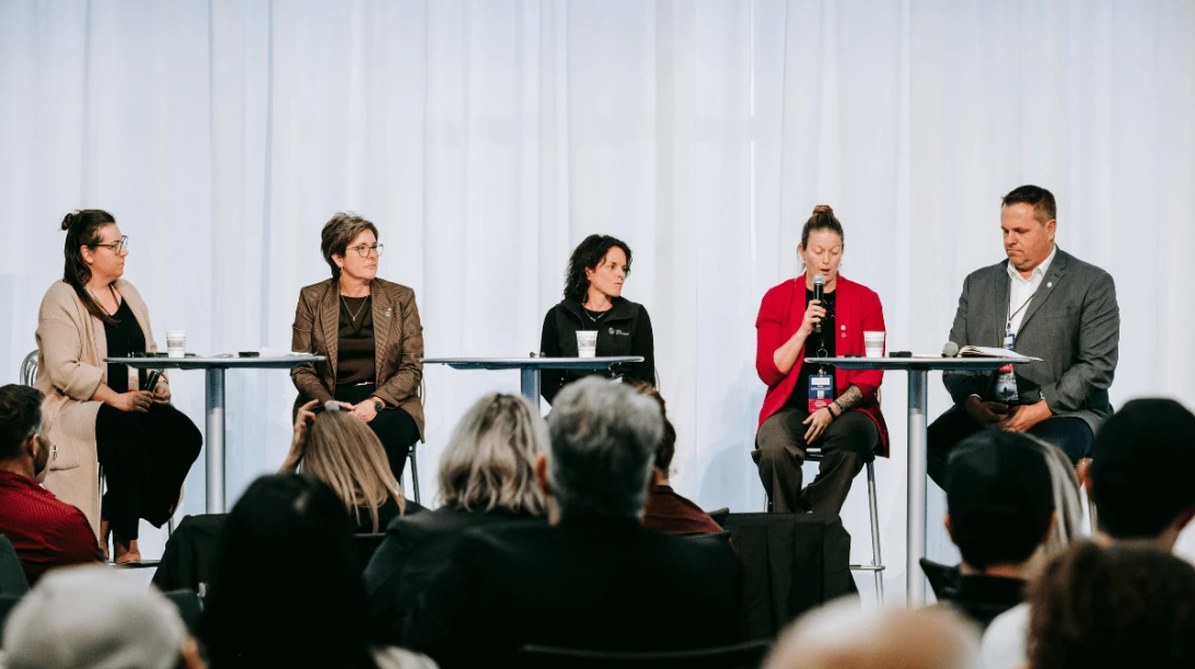 Andréa Renaud, Nadine Groulx, Élise Gagnon, Marie-Pier Béliveau et Jean-Philippe Côté