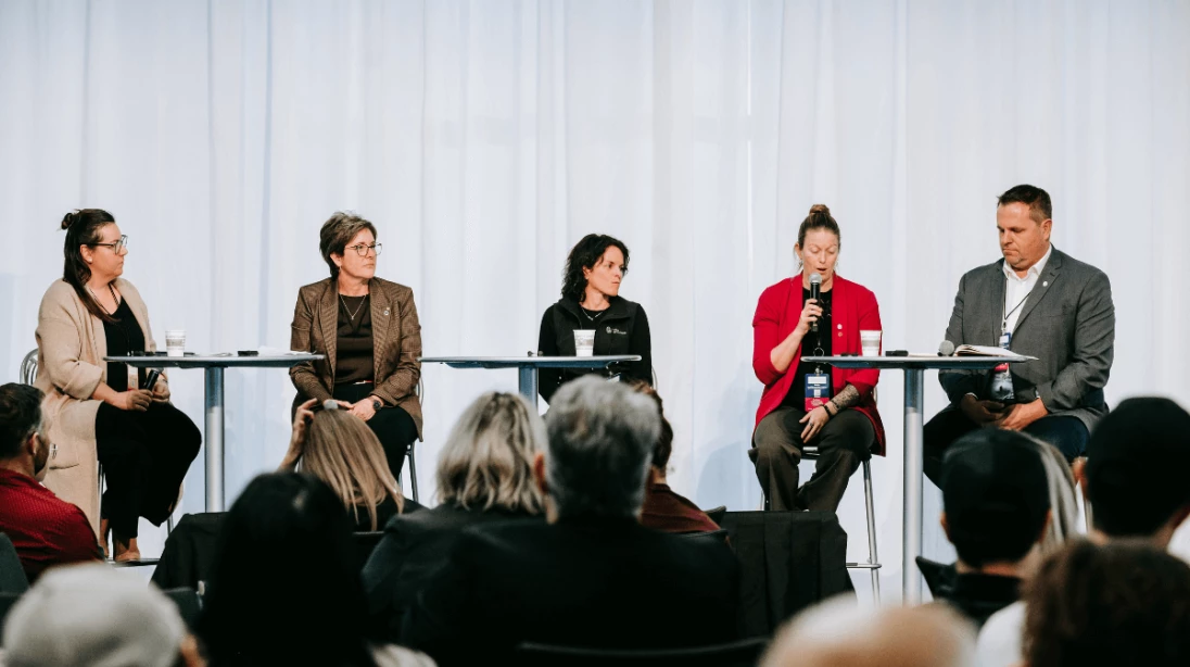 Andréa Renaud, Nadine Groulx, Élise Gagnon, Marie-Pier Béliveau et Jean-Philippe Côté