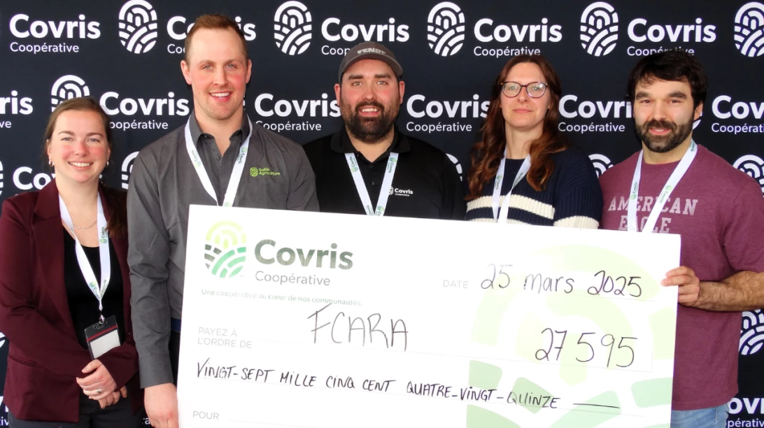 Chèque remis au FCARA par Covris Coopérative