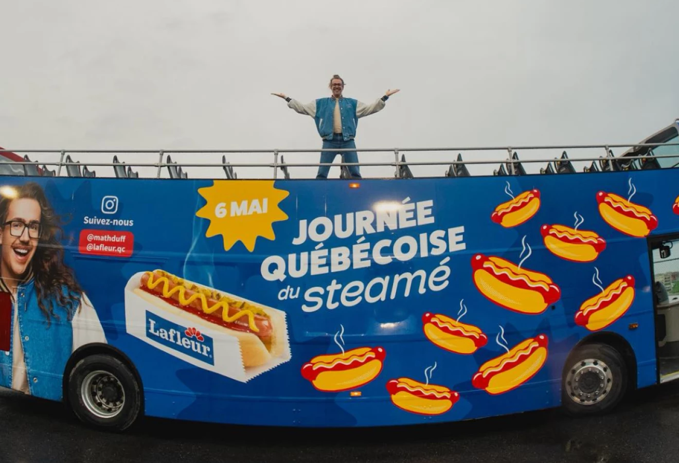 Math Duff montrant son autobus de la Journée québécoise du steamé