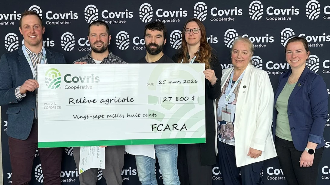 Chèque remis au FCARA de Covris à l'AGA de 2025