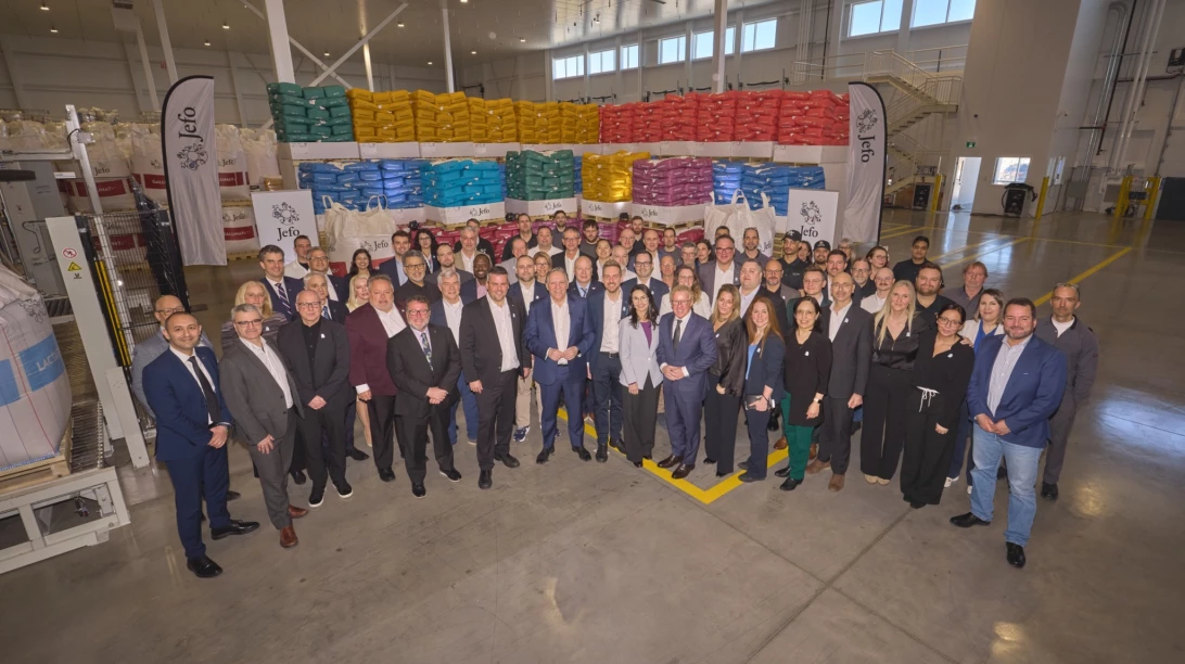 Groupe ayant assisté à l'annonce de l'investissement pour Jefo