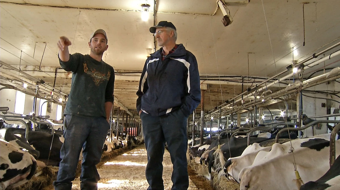 Les agriculteurs Éric Jean et Claude Rioux.