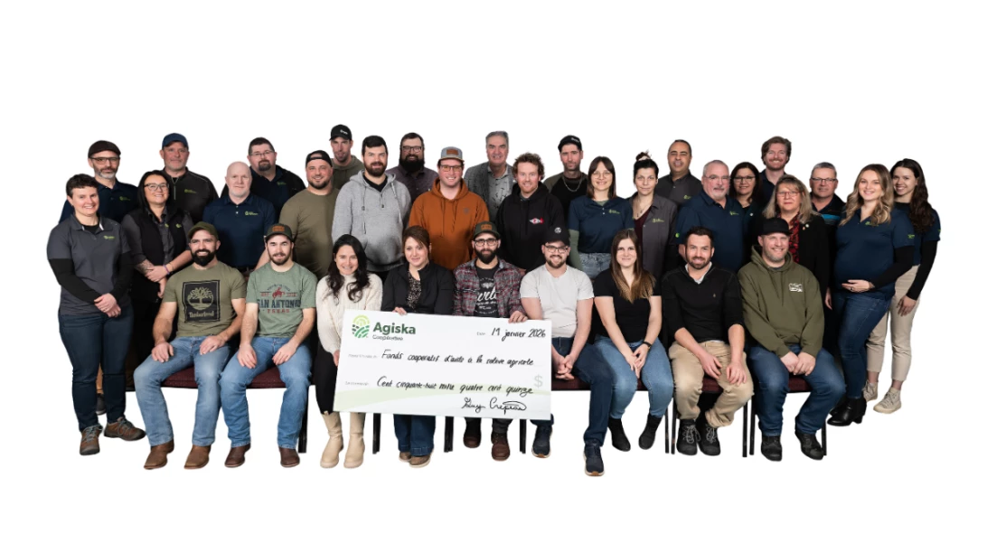 Les vingt-cinq producteurs et productrices qui ont reçu leur bourse du FCARA d’Agiska Coopérative