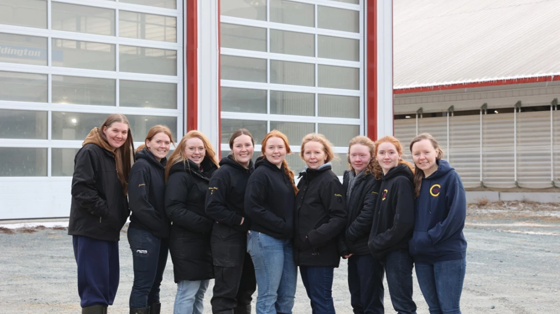 Sophie Mitchell et les girls de la famille Coddington : Jessica, Victoria, Julie, Laura, la maman Kathleen, Jennifer, Serena et Meagan.