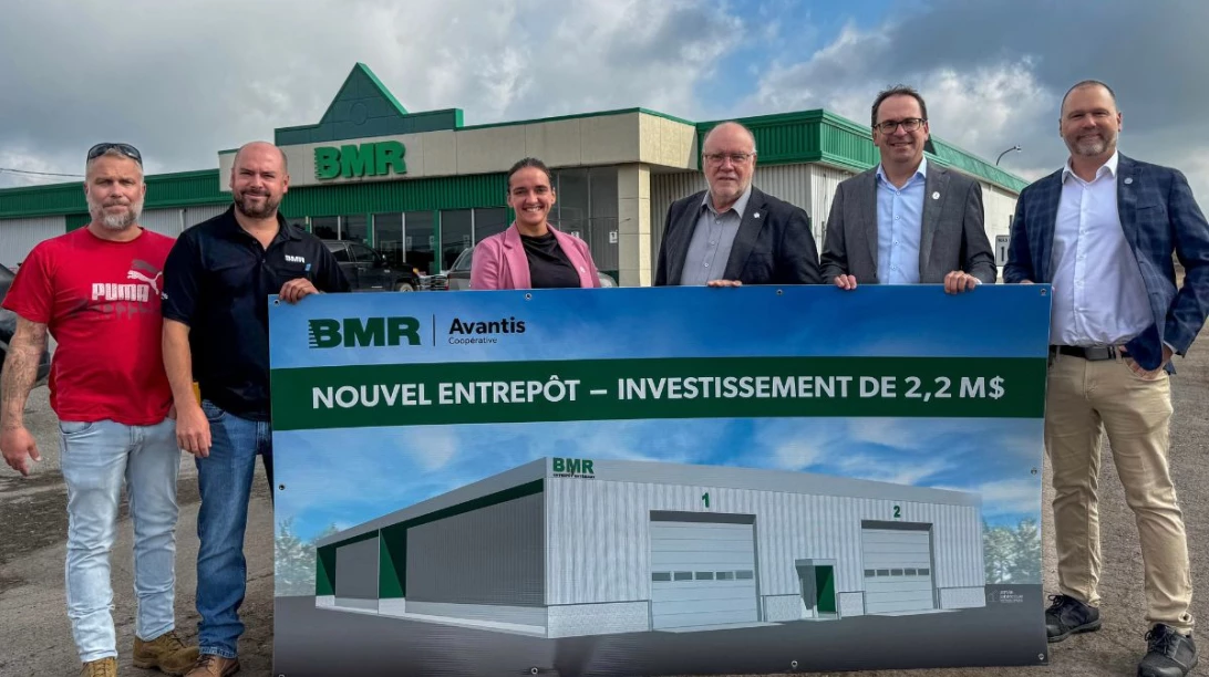 Alexandre Jean, chargé de projets détail Avantis, Pier-Alexandre Caron, directeur BMR Avantis St-Jean-Port-Joli, Léda Villeneuve, administratrice Avantis, Normand Caron, maire de St-Jean-Port-Joli, Michel Delisle, chef de la direction Avantis et Israel Ward-McNally, vice-président détail Avantis.