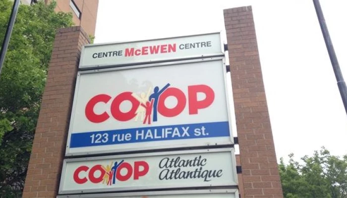 Photo de l'extérieur du Centre McEwen.