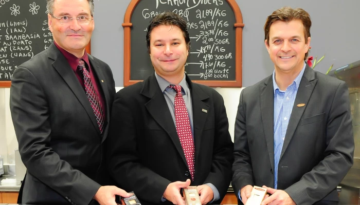 Photo de Louis Maltais, Marc Landry et Yves Girard réunis ensemble.