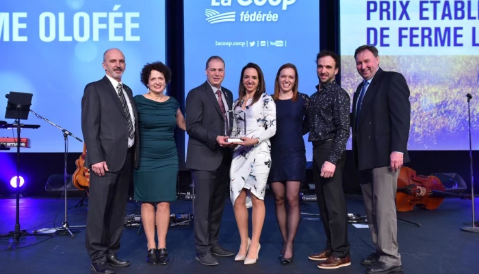 Photo de la remise du prix PETF à la Ferme Olofée.