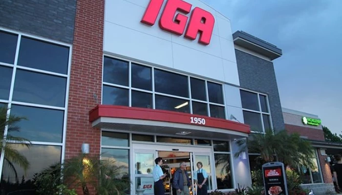 Extérieur d'une épicerie IGA.