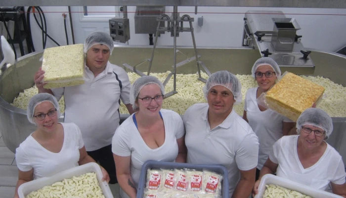 Employés de la fromagerie Fromabitibi