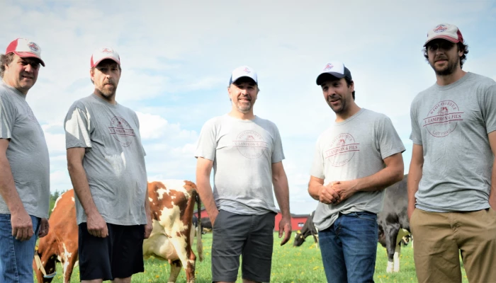 Cinq fiers actionnaires propriétaires. Pierre, Jean-Yves, Daniel, Alexandre et Gabriel.