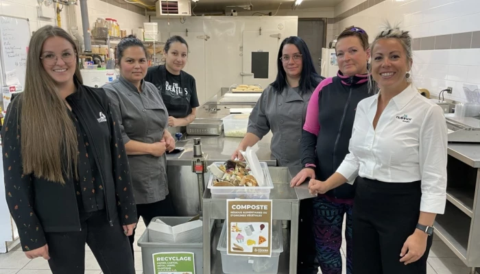 De gauche à droite : Noémie Simard de Coderr, Johany Côté, Naomie Raphaël, Sonia Bergeron, Annick Laforest et Audrey Tremblay d’Alami et Nutrinor énergies.
