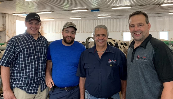Martial, Mathieu, Alex et Félix Lemire travaillent de concert au succès de la Ferme Micheret, avec Gabriel (absent de la photo), le fils de Mathieu.