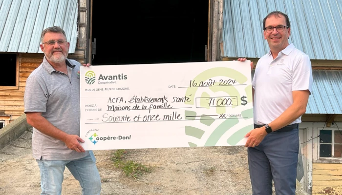 René Lapierre et Michel Delisle d'Avantis Coopérative avec le chèque