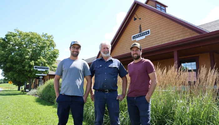 Pierre Bolduc et deux de ses fils. Vincent et Martin