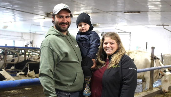 Laurence Bilodeau accompagnée de son conjoint, Cédric Paquet, et de leur fils, Logan