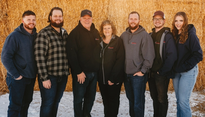 La famille Schmitt : Ryley, Taylor, Barry, Nancy, Tyler, Ronan et Rayelle.