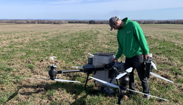 Cédric Austin, pilote de drone de Covris Coopérative