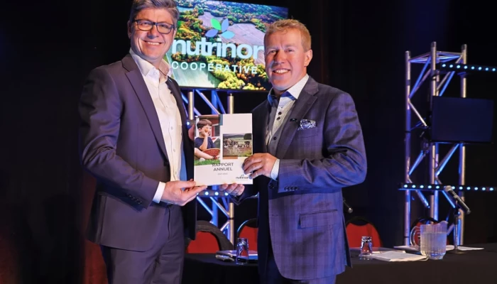  Michael Norman, chef de la direction de Nutrinor accompagné de Dominic Perron, président de la coopérative
