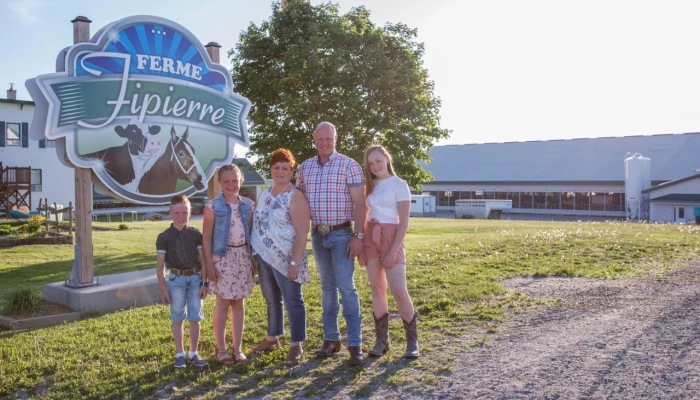 Rémy, Élisabeth, Claudia, Françis et Victoria de la Ferme Fipierre
