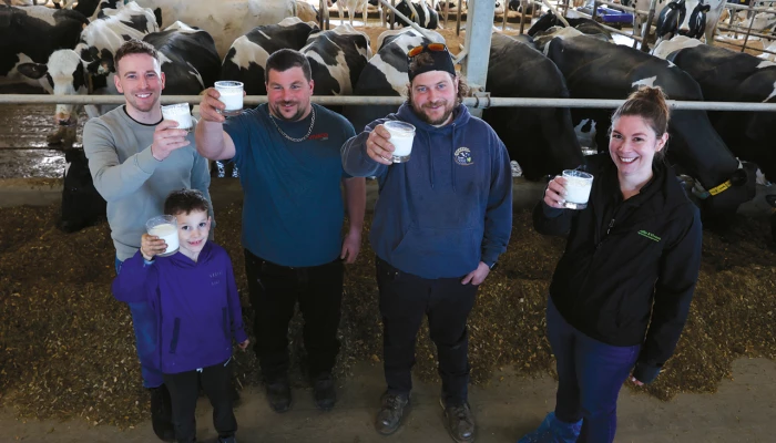 La famille de la Ferme Lesfranches et leur experte-conseil
