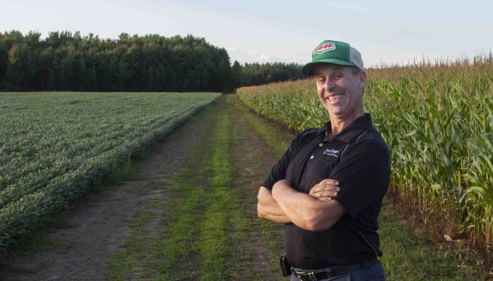 André Normand avec une casquette rétro
