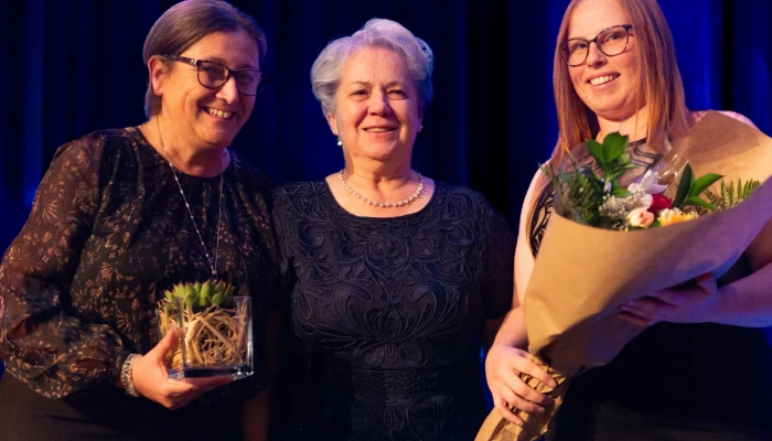 Véronique Guizier, présidente des Agricultrices du Québec, Céline Bélanger, lauréat Prix Hommage, Sabrinal Habel, présidente sortante des Agricultrices du Centre-du-Québec