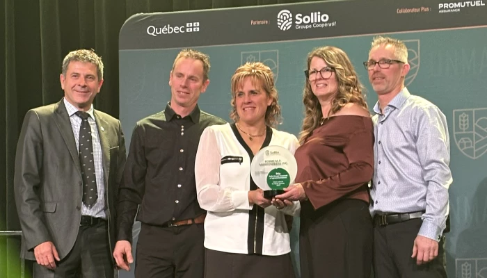 Ferme M.B. Marronniers reçoit son prix Sollio Groupe Coopératif à l'agroenvironnement