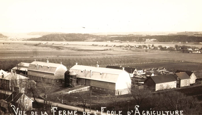 Vue de la Ferme de l'École d'Agriculture
