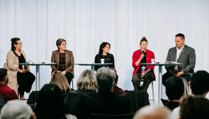 Andréa Renaud, Nadine Groulx, Élise Gagnon, Marie-Pier Béliveau et Jean-Philippe Côté