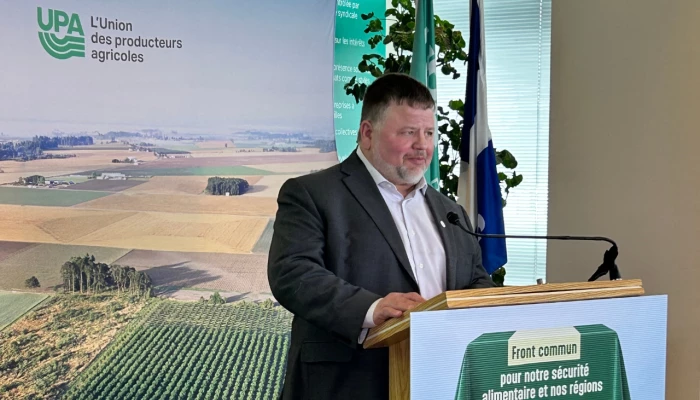 Jean Bissonnette au micro