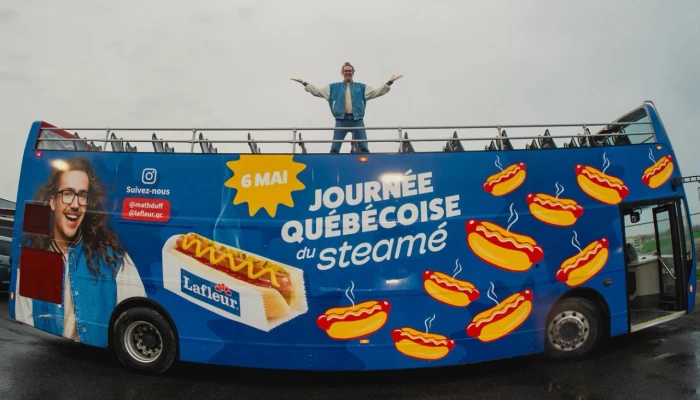 Math Duff montrant son autobus de la Journée québécoise du steamé