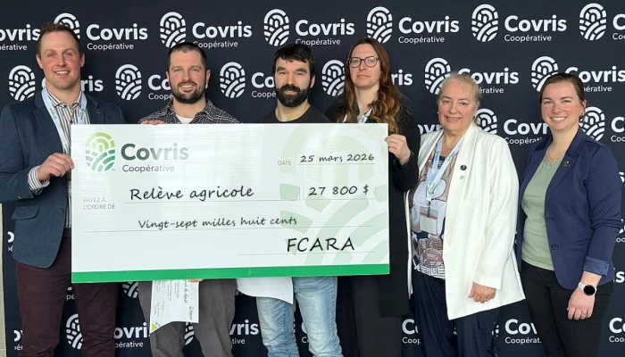 Chèque remis au FCARA de Covris à l'AGA de 2025