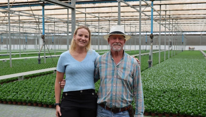 Simone et son père Joost van Oene, propriétaire de l’entreprise Joost Kalanchoes