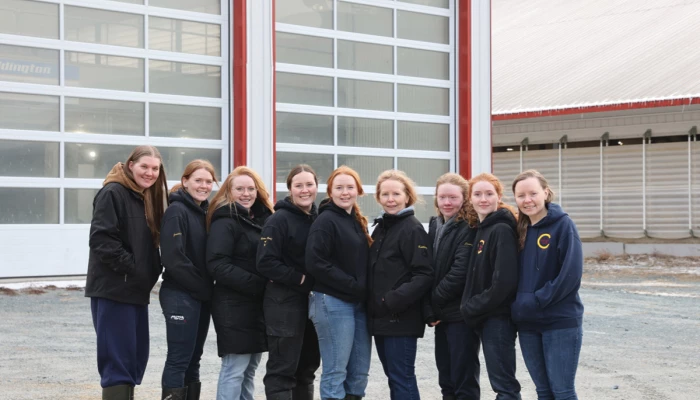 Sophie Mitchell et les girls de la famille Coddington : Jessica, Victoria, Julie, Laura, la maman Kathleen, Jennifer, Serena et Meagan.
