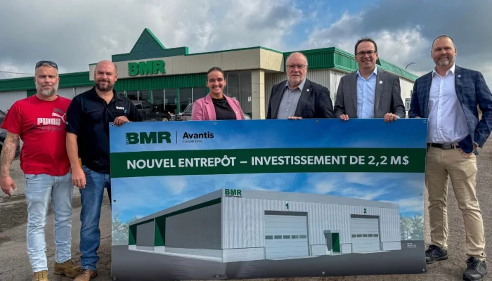 Alexandre Jean, chargé de projets détail Avantis, Pier-Alexandre Caron, directeur BMR Avantis St-Jean-Port-Joli, Léda Villeneuve, administratrice Avantis, Normand Caron, maire de St-Jean-Port-Joli, Michel Delisle, chef de la direction Avantis et Israel Ward-McNally, vice-président détail Avantis.