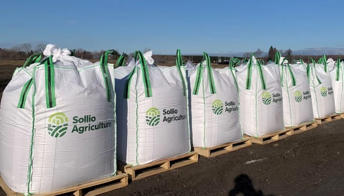 Sacs d'engrais avec le logo de Sollio Agriculture